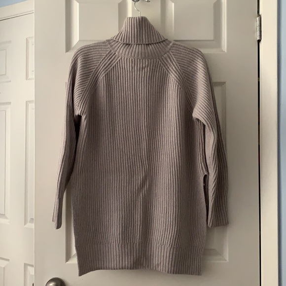 turtleneck - Picture 3 of 4